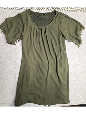 City Triangles Women's L Olive Green Babydoll-Style Dress Lace Trim Short Sleeve
